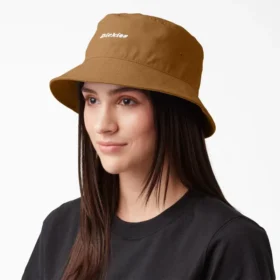 Chapeau en toile avec logo en lettres cursives Chapeau en toile avec logo en lettres cursives