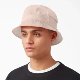 Chapeau à visière avec logo en lettres Chapeau à visière avec logo en lettres