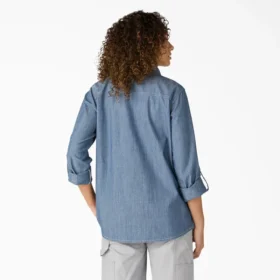 Chemise de travail en chambray à pattes de manchette pour femme