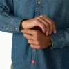 Chemise en denim légère à manches longues Chemise en denim légère à manches longues