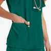 Haut médical à col en V Eds Essentials pour femme