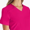 Haut médical à col en V Eds Essentials pour femme