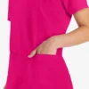 Haut médical à col en V Eds Essentials pour femme