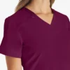 Haut médical à col en V Eds Essentials pour femme Haut médical à col en V Eds Essentials pour femme
