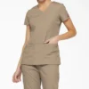 Haut médical à col en V Eds Signature pour femme Haut médical à col en V Eds Signature pour femme