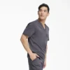 Haut médical à col en V pour homme Balance, à rentrer dans le pantalon Haut médical à col en V pour homme Balance, à rentrer dans le pantalon