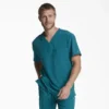 Haut médical à col en V pour homme Eds Essentials, à rentrer dans le pantalon Haut médical à col en V pour homme Eds Essentials, à rentrer dans le pantalon