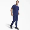 Haut médical à col en V pour homme Eds Essentials, à rentrer dans le pantalon Haut médical à col en V pour homme Eds Essentials, à rentrer dans le pantalon