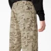 Pantalon cargo Dickies Skateboarding à coupe ample et imprimé camouflage Pantalon cargo Dickies Skateboarding à coupe ample et imprimé camouflage