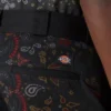 Pantalon à écussons revisité