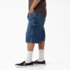 Shorts en denim de charpentier délavé et ample, 33 cm
