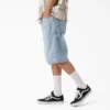 Shorts en denim de charpentier délavé et ample, 33 cm